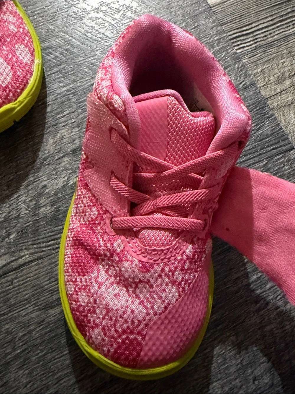 Nike Kyrie Flytrap 2 Patrick Star SpongeBob Size 7C